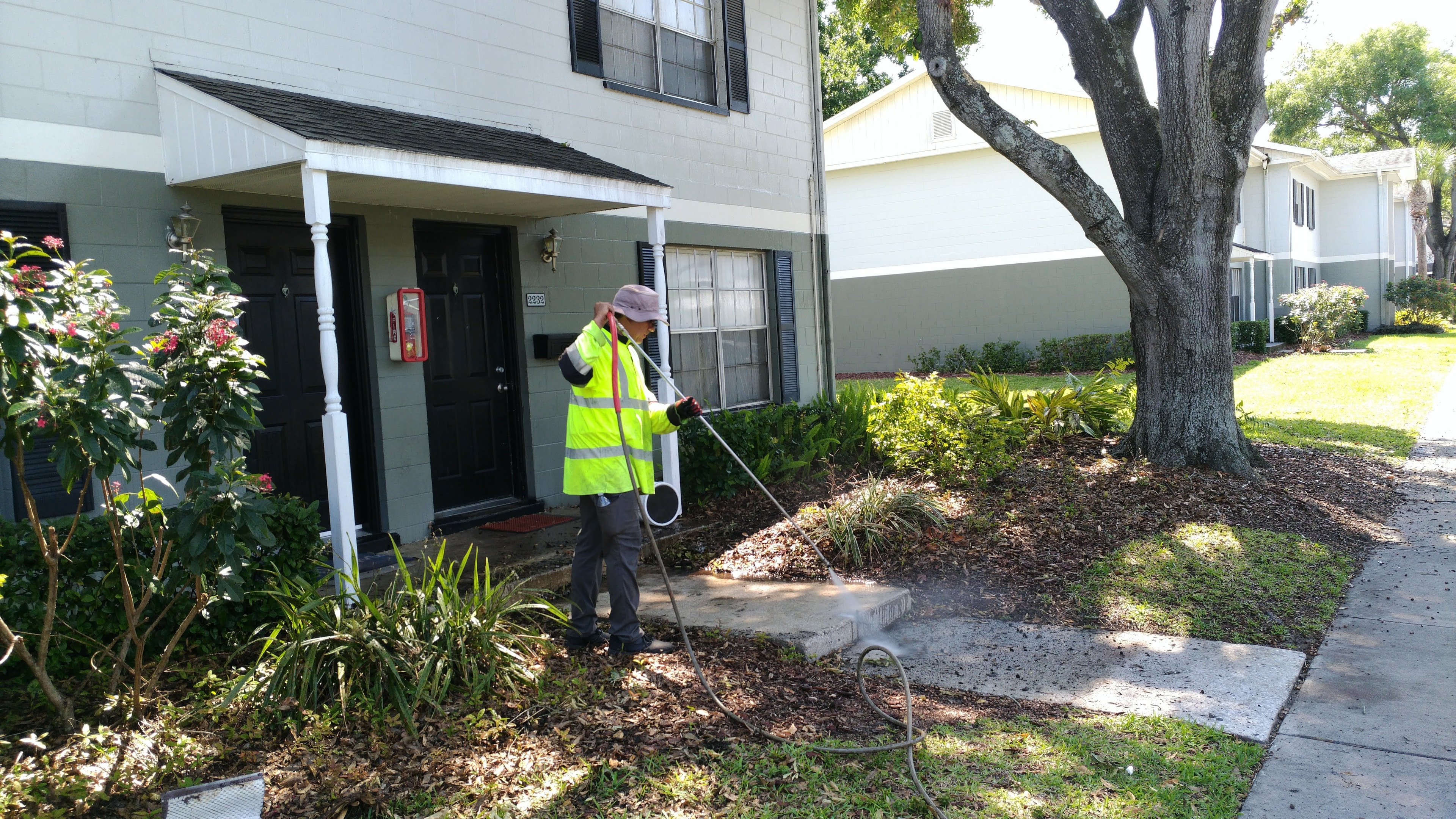 Residential pressure washing service